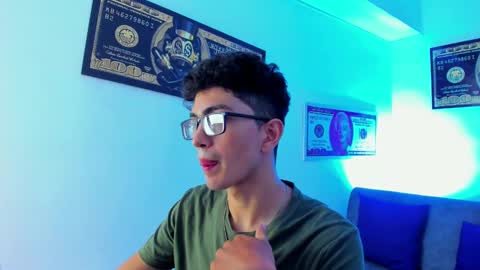Snapshot of tylerwhiite_ chatting on January 24, 2025, 9:39 am online show from January 24, 2025, 9:39 am