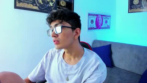 Snapshot of tylerwhiite_ chatting on February 4, 2025, 3:11 am online show from February 4, 2025, 3:11 am