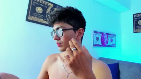 Snapshot of tylerwhiite_ chatting on February 5, 2025, 5:52 am online show from February 5, 2025, 5:52 am