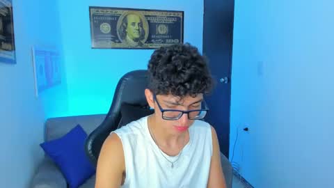 Snapshot of tylerwhiite_ chatting on February 16, 2025, 6:54 am online show from February 16, 2025, 6:54 am