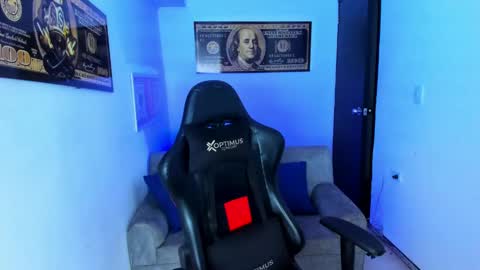 Snapshot of tylerwhiite_ chatting on March 4, 2025, 5:32 am online show from March 4, 2025, 5:32 am