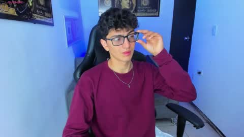 Snapshot of tylerwhiite_ chatting on March 7, 2025, 3:19 am online show from March 7, 2025, 3:19 am