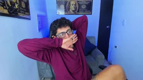 Snapshot of tylerwhiite_ chatting on March 7, 2025, 9:29 am online show from March 7, 2025, 9:29 am