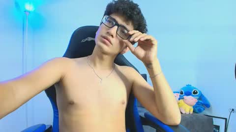 Snapshot of tylerwhiite_ chatting on September 23, 2025, 4:04 am online show from September 23, 2025, 4:04 am