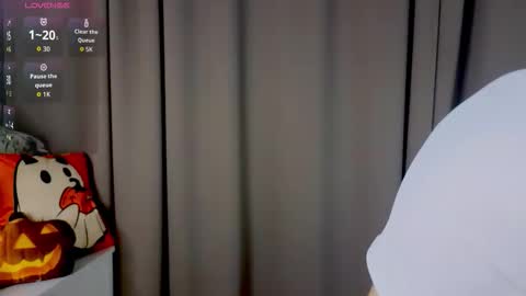 Snapshot of udeleclive chatting on November 3, 2025, 3:24 pm Polly online show from November 3, 2025, 3:24 pm