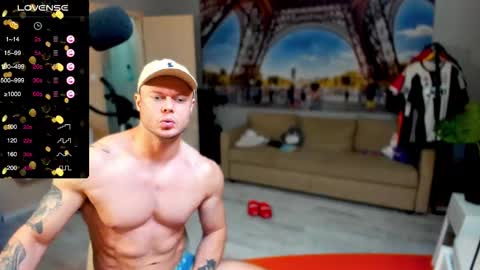 Snapshot of ukgymboy chatting on October 24, 2025, 11:50 am James Iron online show from October 24, 2025, 11:50 am