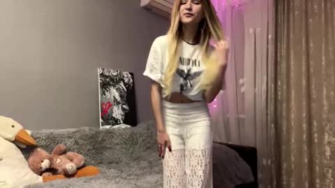 Snapshot of ulalittlepage chatting on November 29, 2025, 6:44 pm Vikki online show from November 29, 2025, 6:44 pm