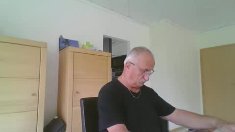 Ulrich online show from May 10, 2026, 7:24 am