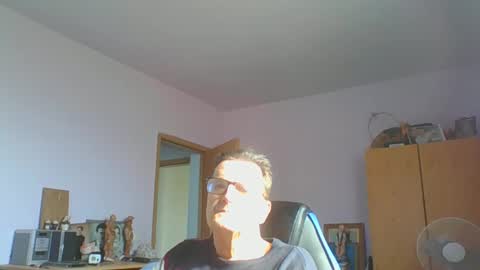 Snapshot of ulmeni4 chatting on March 4, 2025, 11:08 am ulmeni4 online show from March 4, 2025, 11:08 am