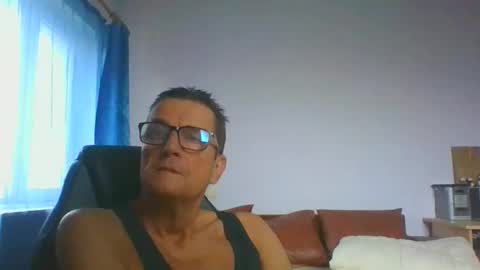 Snapshot of ulmeni4 chatting on October 16, 2025, 6:03 am ulmeni4 online show from October 16, 2025, 6:03 am