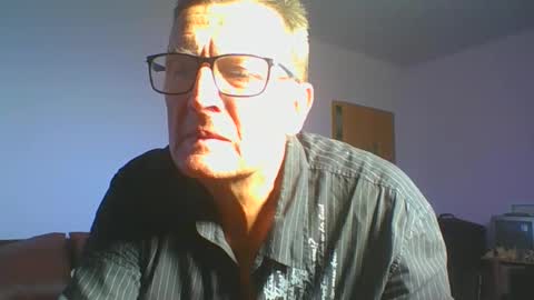 Snapshot of ulmeni4 chatting on October 17, 2025, 10:18 am ulmeni4 online show from October 17, 2025, 10:18 am