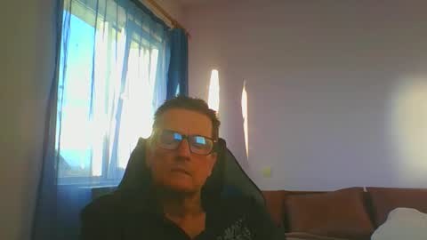 Snapshot of ulmeni7 chatting on October 15, 2025, 2:50 pm ulmeni7 online show from October 15, 2025, 2:50 pm