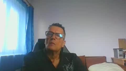 ulmeni7 online show from November 3, 2025, 7:31 am