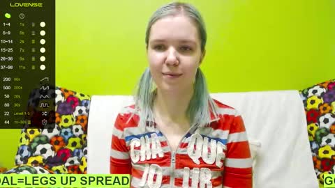 Snapshot of ultra_meow chatting on February 2, 2025, 4:59 am Roxy online show from February 2, 2025, 4:59 am