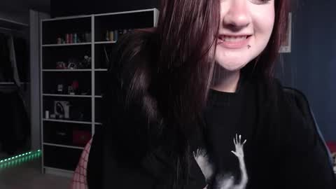 Julia online show from November 12, 2025, 4:35 am