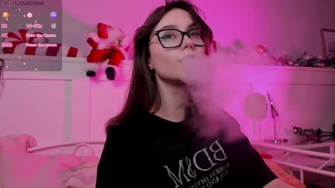 Una  online show from December 24, 2024, 12:33 pm