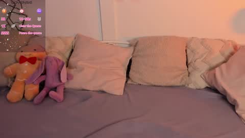 Una  online show from January 3, 2025, 9:15 am