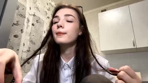 Snapshot of unaberto chatting on December 18, 2025, 1:17 pm Isobelle lisi online show from December 18, 2025, 1:17 pm