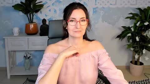 Snapshot of unatera chatting on November 1, 2025, 5:20 am UnaTera online show from November 1, 2025, 5:20 am