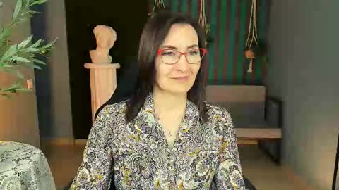 Snapshot of unatera chatting on November 11, 2025, 9:20 am UnaTera online show from November 11, 2025, 9:20 am