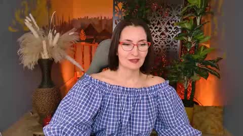 Snapshot of unatera chatting on November 22, 2025, 5:28 am UnaTera online show from November 22, 2025, 5:28 am