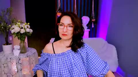 Snapshot of unatera chatting on April 10, 2026, 6:29 am UnaTera online show from April 10, 2026, 6:29 am
