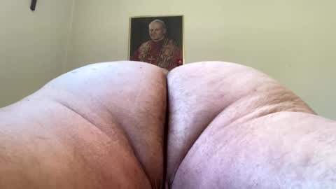 Snapshot of uncledenny1 chatting on September 26, 2025, 1:48 pm Hairy Sally online show from September 26, 2025, 1:48 pm