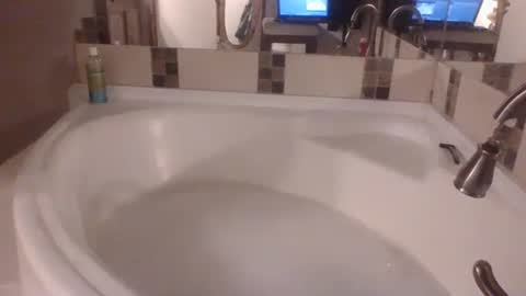 Snapshot of uncut4urbutt chatting on December 24, 2024, 12:22 pm uncut4urbutt online show from December 24, 2024, 12:22 pm