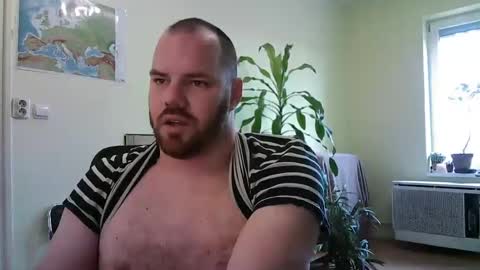 Snapshot of uncut_strong chatting on February 1, 2025, 9:43 am Uncut Strong online show from February 1, 2025, 9:43 am