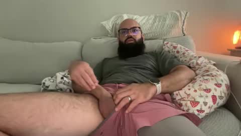 uncutbeard129840 online show from November 15, 2025, 4:47 pm