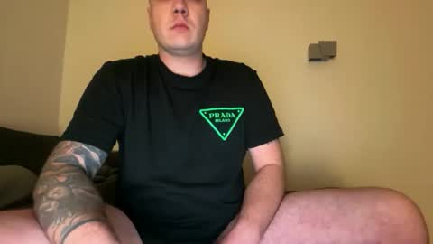 Snapshot of uncutedaustria chatting on November 21, 2025, 11:03 pm Tom online show from November 21, 2025, 11:03 pm