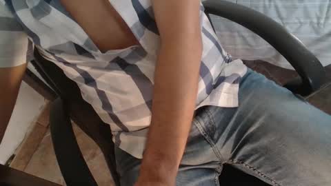 Snapshot of under_thedesk chatting on September 28, 2025, 9:14 am Giov online show from September 28, 2025, 9:14 am