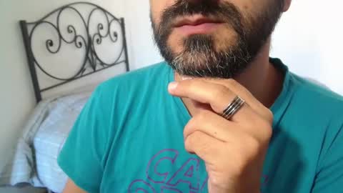 Snapshot of under_thedesk chatting on October 19, 2025, 9:43 am Giov online show from October 19, 2025, 9:43 am