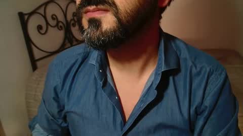 Snapshot of under_thedesk chatting on October 27, 2025, 5:06 pm Giov online show from October 27, 2025, 5:06 pm