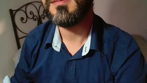 Snapshot of under_thedesk chatting on October 30, 2025, 4:08 pm Giov online show from October 30, 2025, 4:08 pm