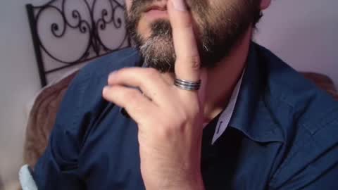 Snapshot of under_thedesk chatting on November 14, 2025, 4:17 pm Giov online show from November 14, 2025, 4:17 pm