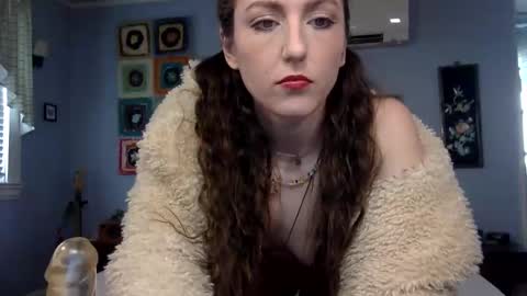 Lola Moonstone online show from December 4, 2025, 4:27 pm