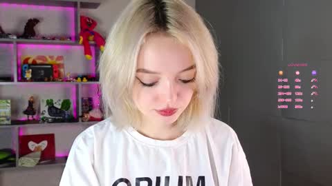 ShizukaShizuSHIZ online show from September 9, 2025, 3:28 am