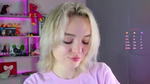 ShizukaShizuSHIZ online show from September 10, 2025, 3:28 am