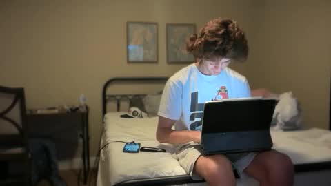 Stepbro online show from October 19, 2025, 12:11 am