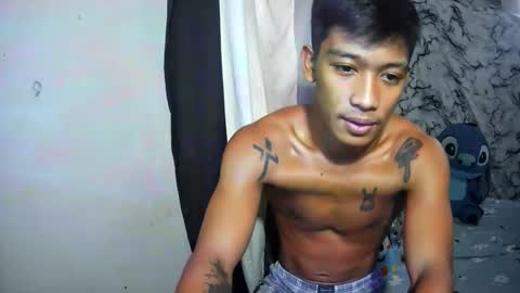 ur_asianpinoy online show from November 11, 2025, 3:17 am