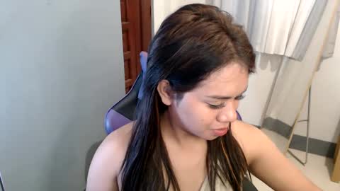 Snapshot of ur_cutiesthotasianxx chatting on December 29, 2024, 6:14 am Vee online show from December 29, 2024, 6:14 am