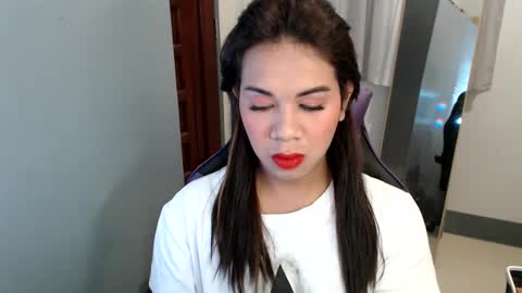 Snapshot of ur_cutiesthotasianxx chatting on January 2, 2025, 2:22 am Vee online show from January 2, 2025, 2:22 am