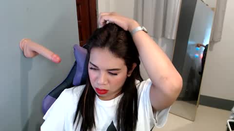 Snapshot of ur_cutiesthotasianxx chatting on January 2, 2025, 5:24 am Vee online show from January 2, 2025, 5:24 am