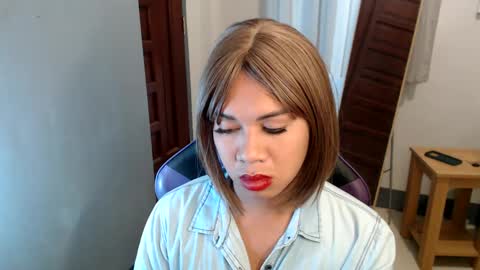 Snapshot of ur_cutiesthotasianxx chatting on January 23, 2025, 3:43 pm Vee online show from January 23, 2025, 3:43 pm