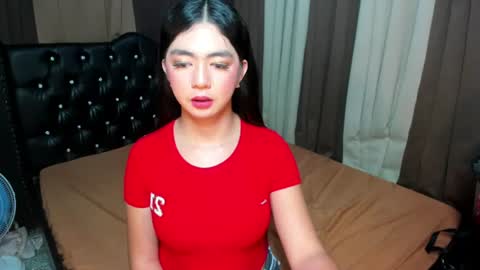 ur_girl_dwalker online show from June 19, 2026, 7:56 am