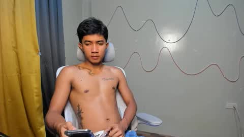 Snapshot of ur_hottestjonny chatting on May 5, 2026, 4:37 pm jonny online show from May 5, 2026, 4:37 pm