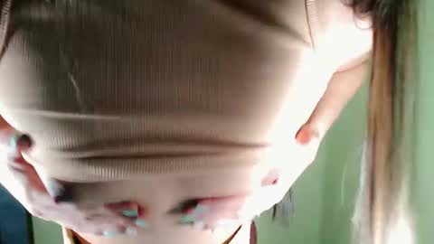 QUEENSY online show from February 8, 2025, 3:42 pm