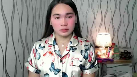 QUEENSY online show from November 22, 2025, 3:27 am