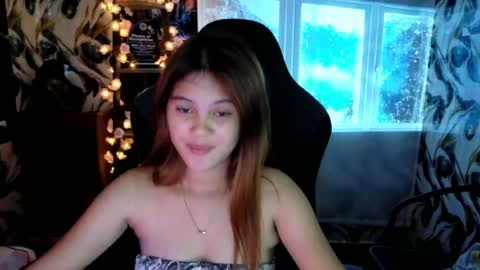 Snapshot of ur_prettyangel chatting on July 10, 2026, 12:30 pm ur_prettyangel online show from July 10, 2026, 12:30 pm